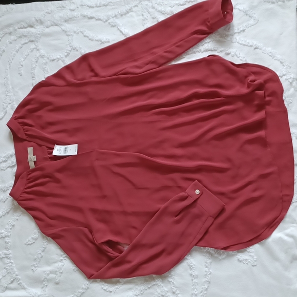 LOFT Tops - Sold on m e r c a r i Loft | blouse vneck